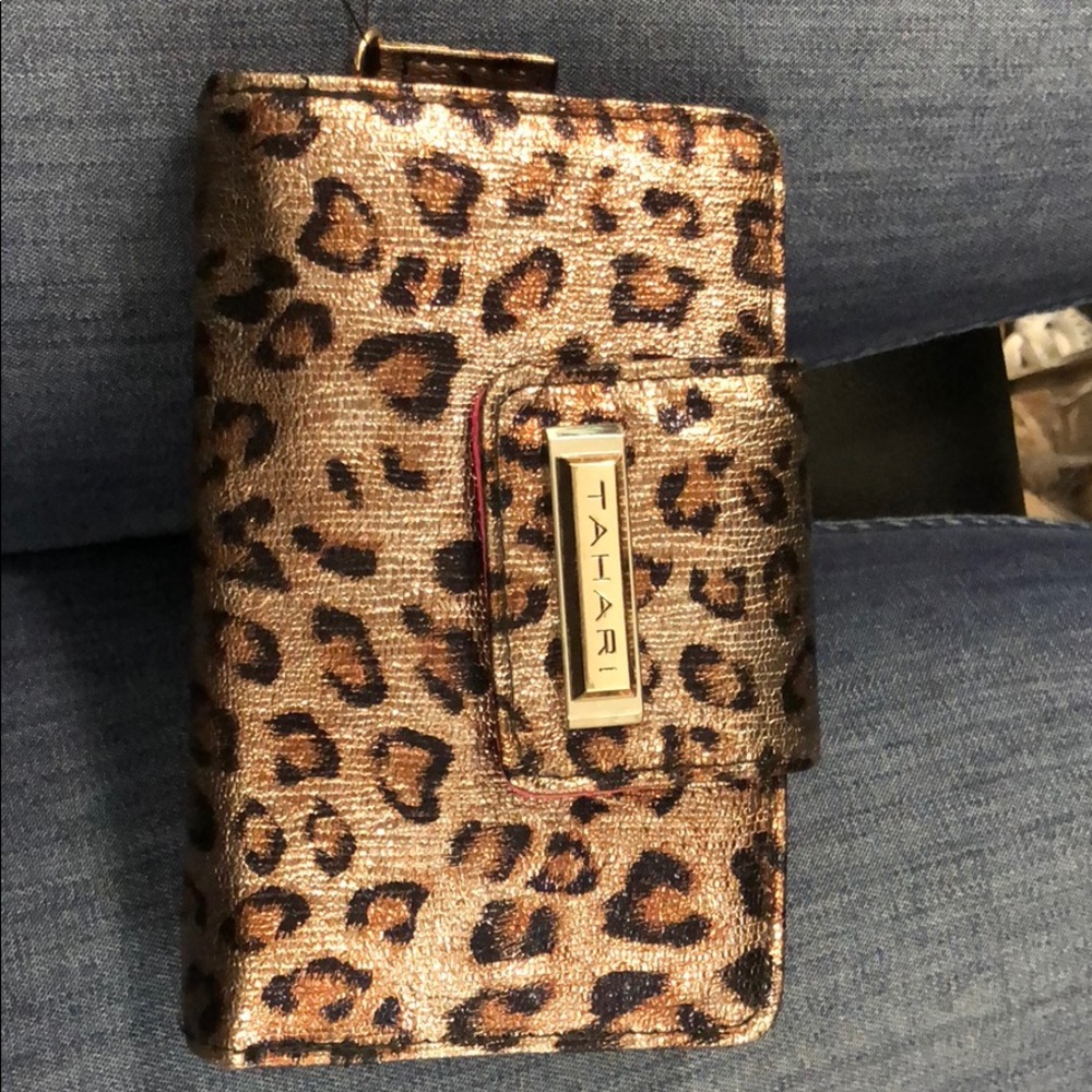 Tahari Wallet
